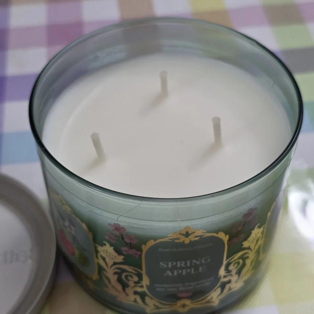 Bath & Body Works Green & Gold Spring Apple Decorative 3-Wick Candle NEW RARE